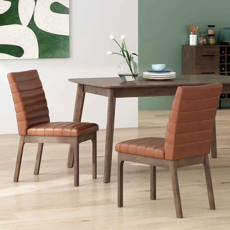 Silla de comedor tapizada moderna de estilo mid-century con costuras acanaladas y patas de madera de nogal