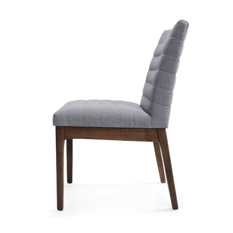 Silla de comedor tapizada moderna de estilo mid-century con costuras acanaladas y patas de madera de nogal