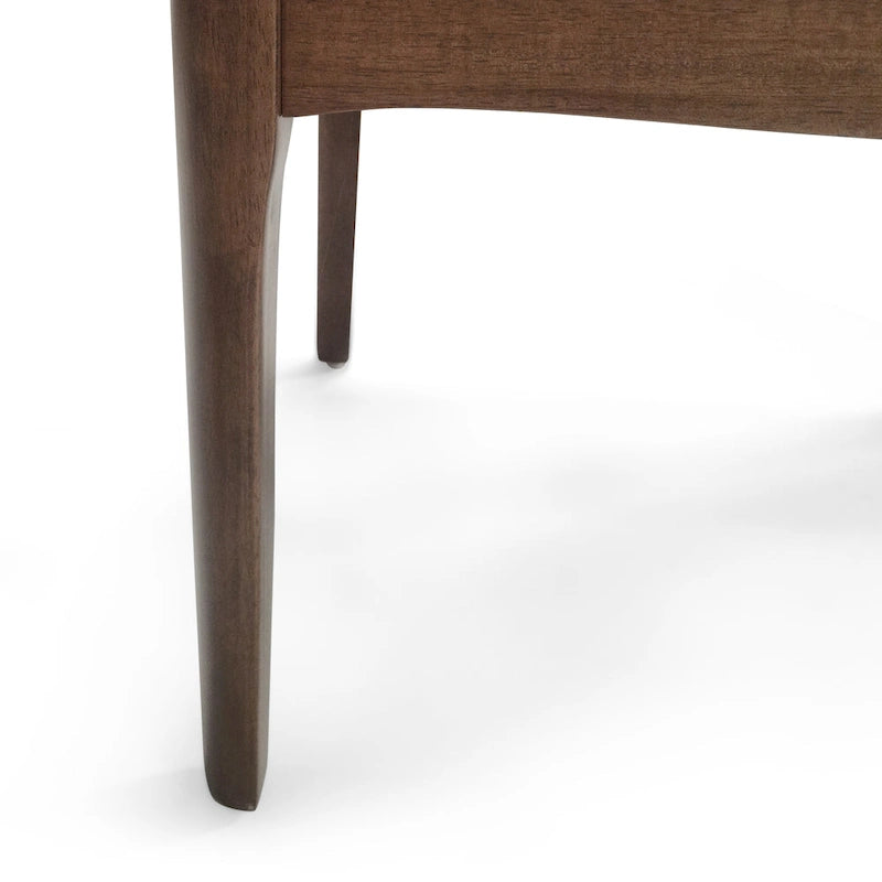 Silla de comedor tapizada moderna de estilo mid-century con costuras acanaladas y patas de madera de nogal