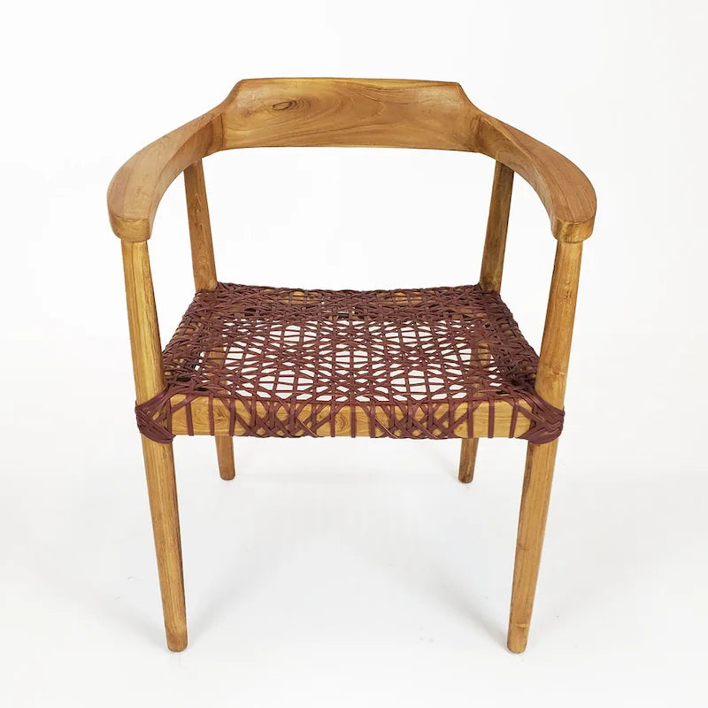 Sillón auxiliar rústico de madera de teca con asiento de cuero tejido