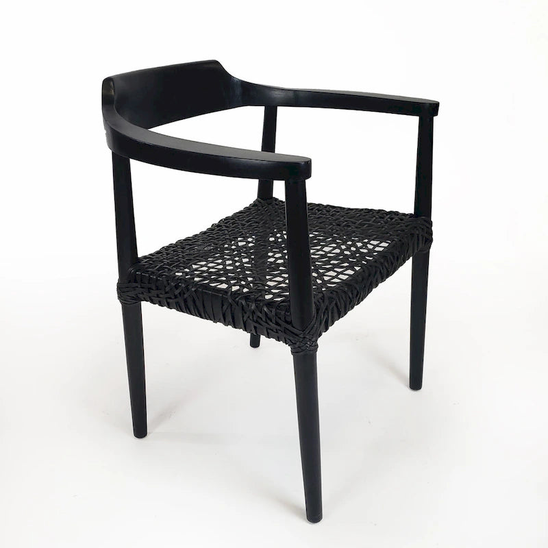 Sillón auxiliar rústico de madera de teca con asiento de cuero tejido