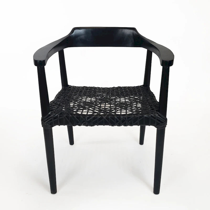 Sillón auxiliar rústico de madera de teca con asiento de cuero tejido