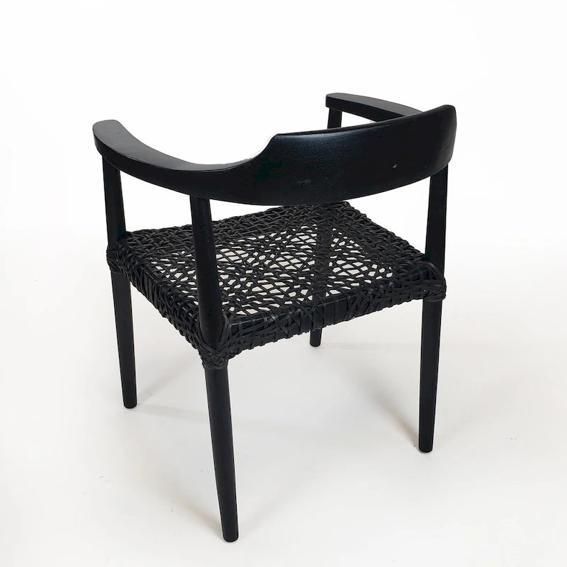 Sillón auxiliar rústico de madera de teca con asiento de cuero tejido