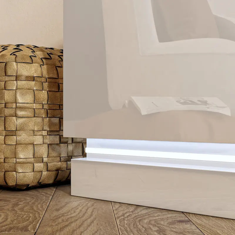 Moderner weißer TV-Schrank mit Hochglanzoberfläche, LED-Beleuchtung und Glasablage