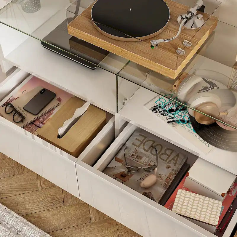 Moderner weißer TV-Schrank mit Hochglanzoberfläche, LED-Beleuchtung und Glasablage