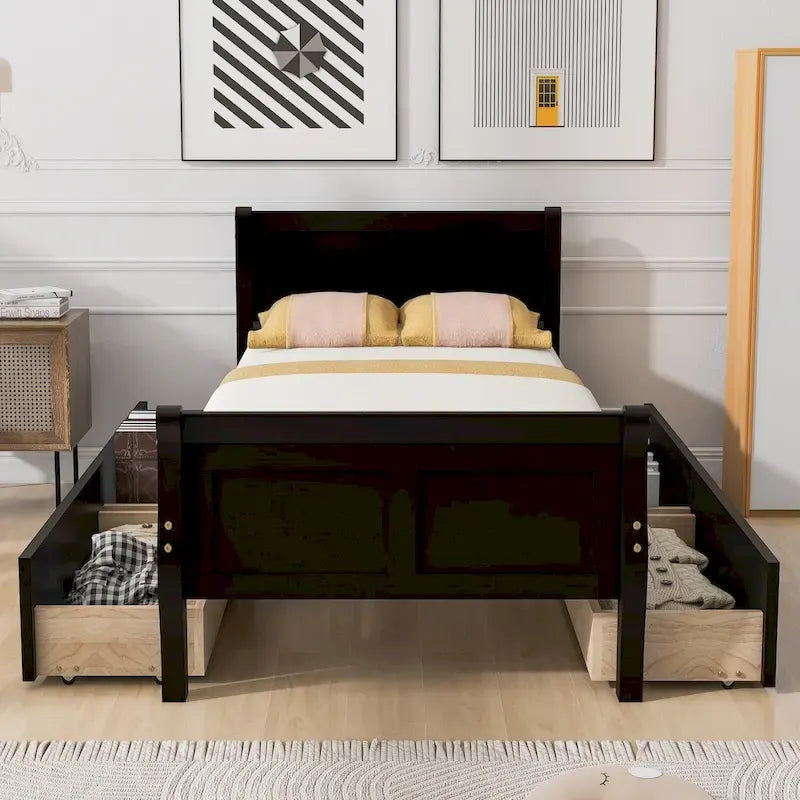 Cama de plataforma clásica de madera con cuatro cajones y cabecero con paneles