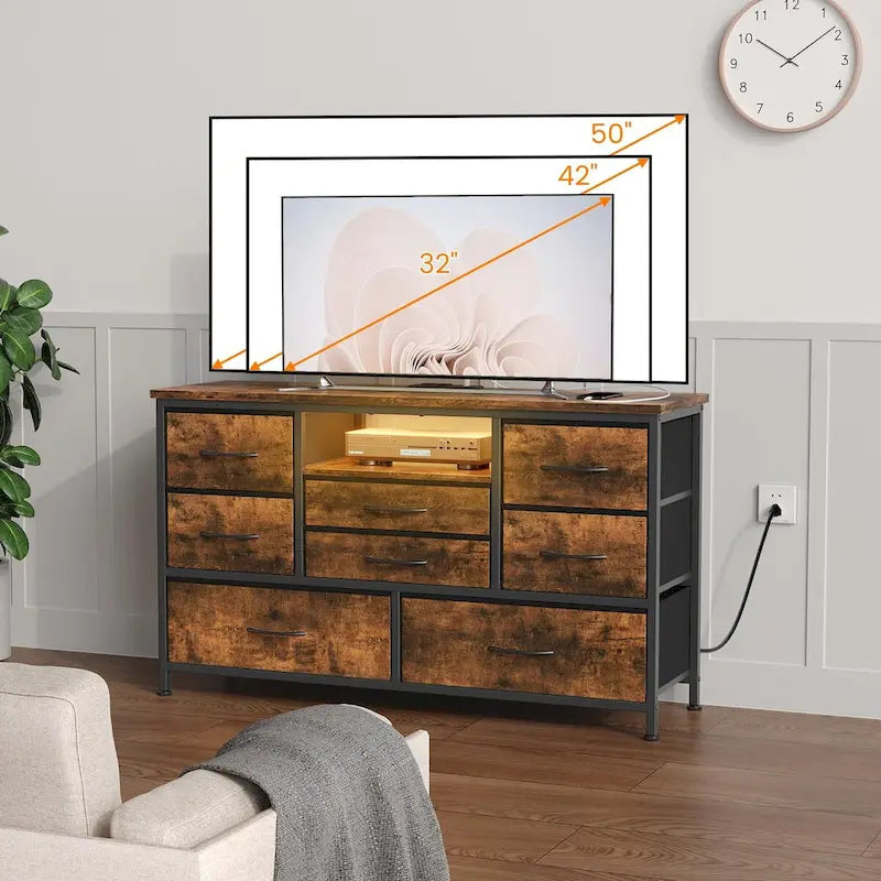 Kommode mit acht Schubladen und TV-Ständer mit LED-Beleuchtung und Steckdosen