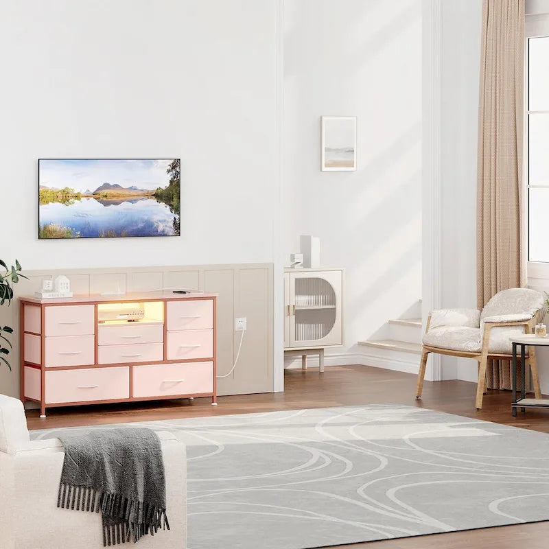 Kommode mit acht Schubladen und TV-Ständer mit LED-Beleuchtung und Steckdosen