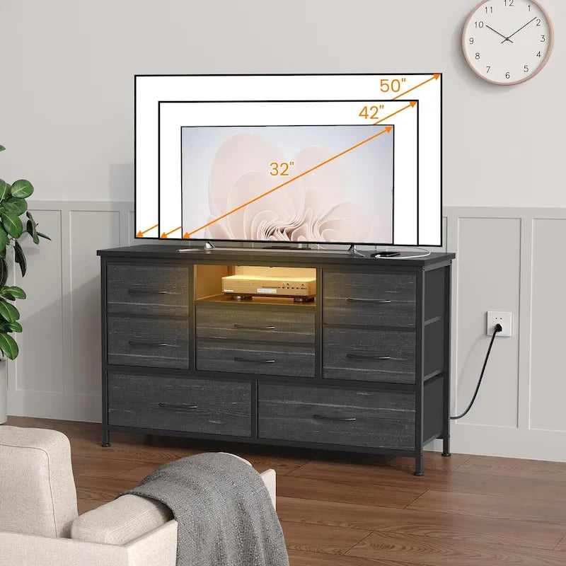 Kommode mit acht Schubladen und TV-Ständer mit LED-Beleuchtung und Steckdosen