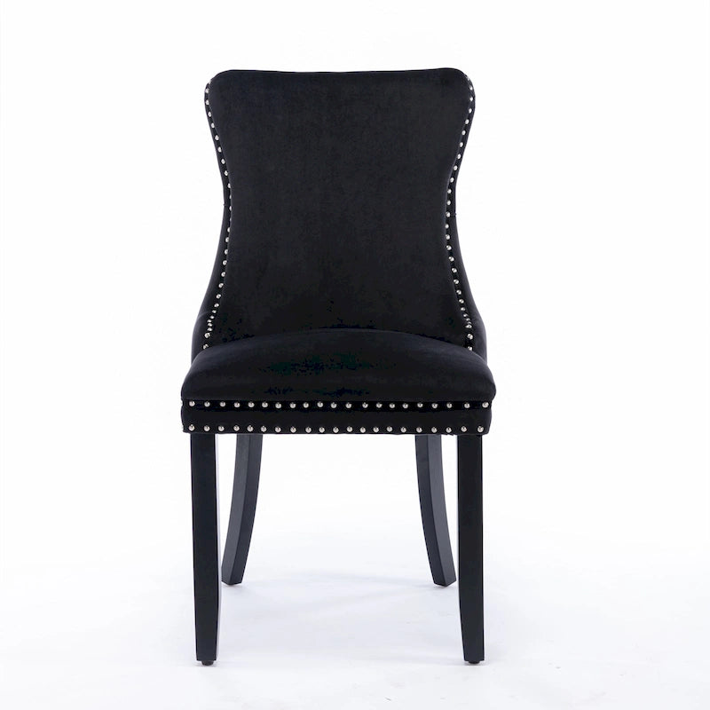 Silla de comedor tapizada de terciopelo con respaldo alado, capitoné y remate de tachuelas