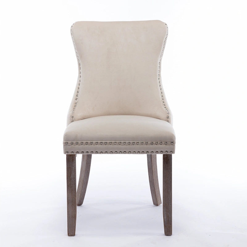 Silla de comedor tapizada de terciopelo con respaldo alado, capitoné y remate de tachuelas