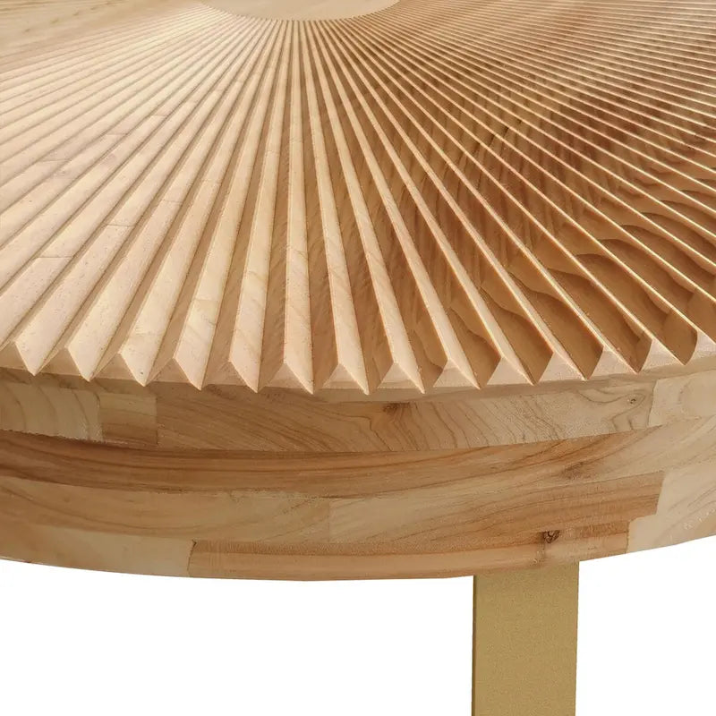 Mesa de centro redonda moderna con patrón de tallado en madera y patas de metal