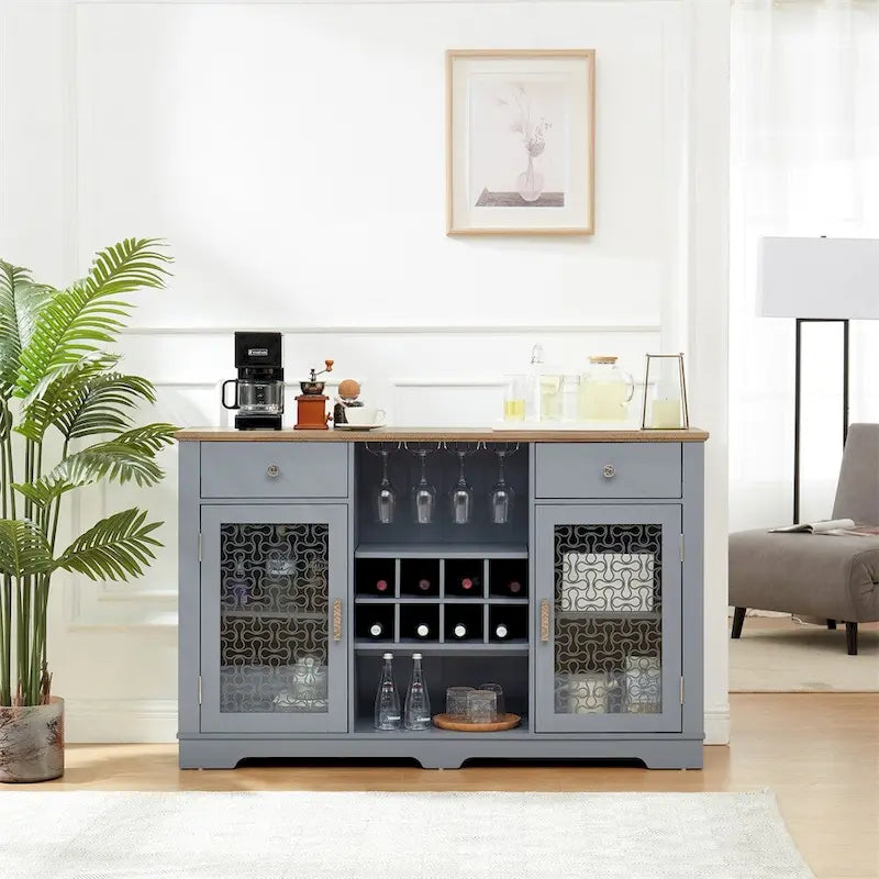 Hellblauer Sideboard-Schrank im Landhausstil mit Schubladen und Glastüren