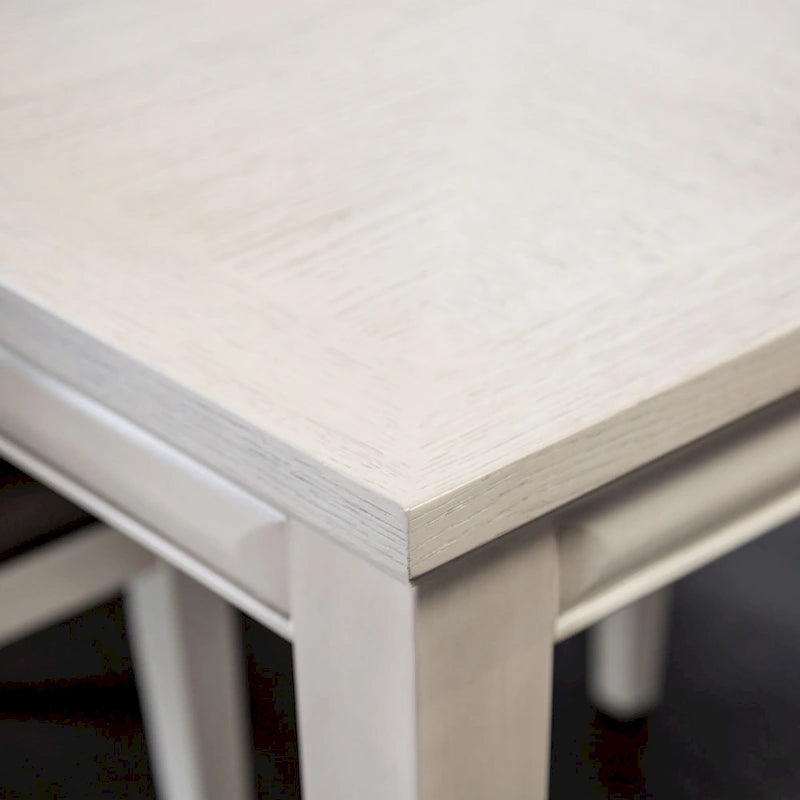 Table de salle à manger moderne rectangulaire en bois avec ceinture à facettes et pieds fuselés